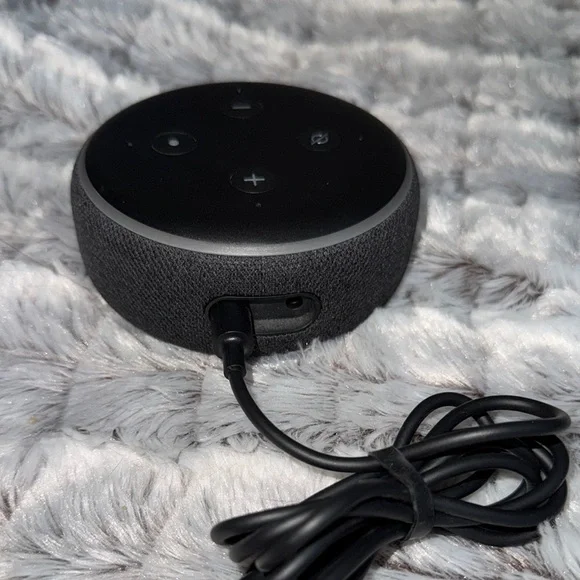 Amazon Echo Dot 3rd Generation w/ Alexa Voice Media Device Charcoal w/ power crd - Picture 3 of 9